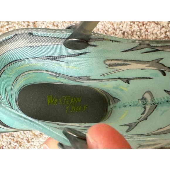 WESTERN CHIEF Toddler/Boys Light Up Rain Boots, size 8 Toddler, Sharks - Picture 7 of 10